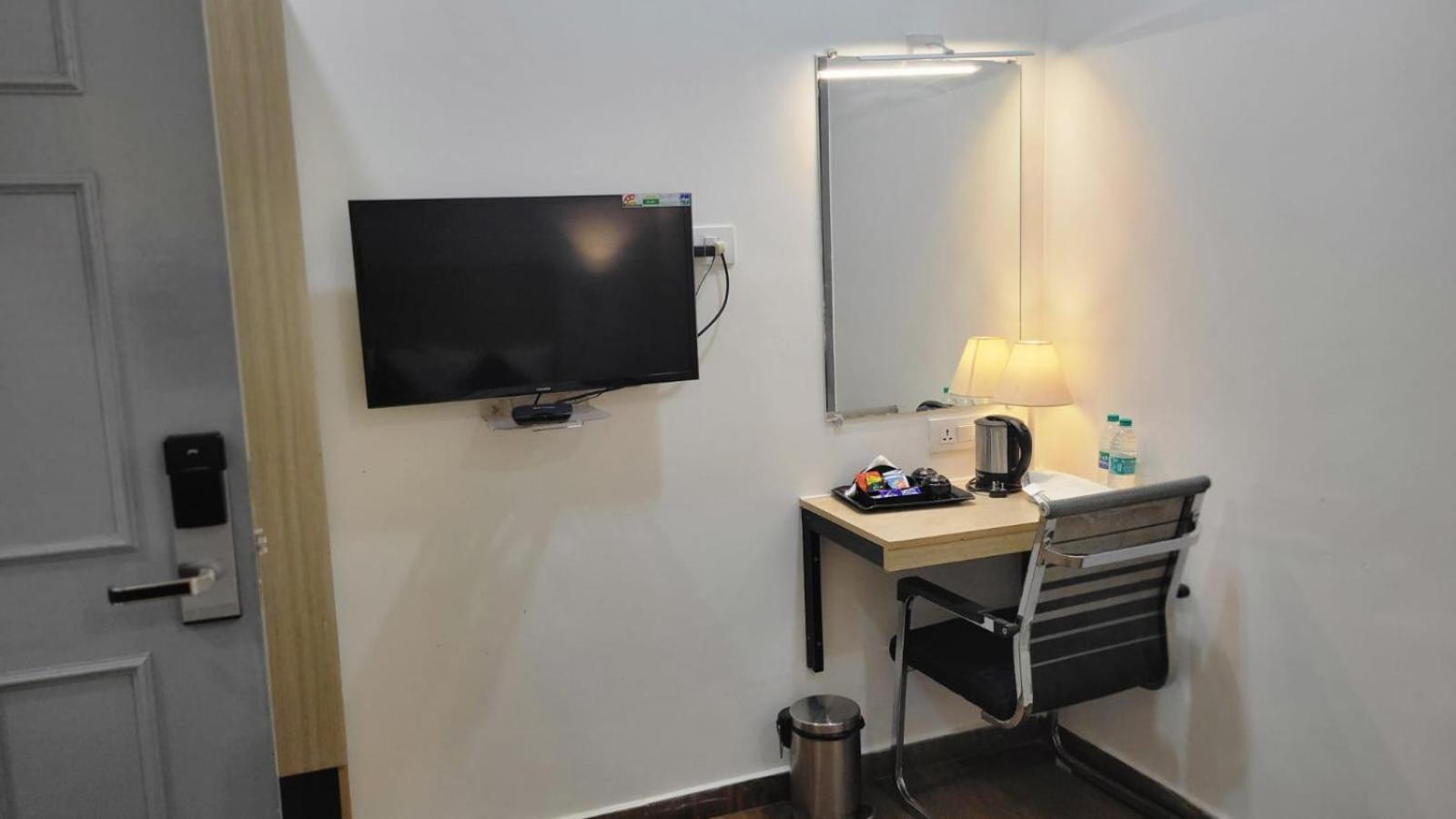 Отель Grace Residency Chennai Airport Экстерьер фото