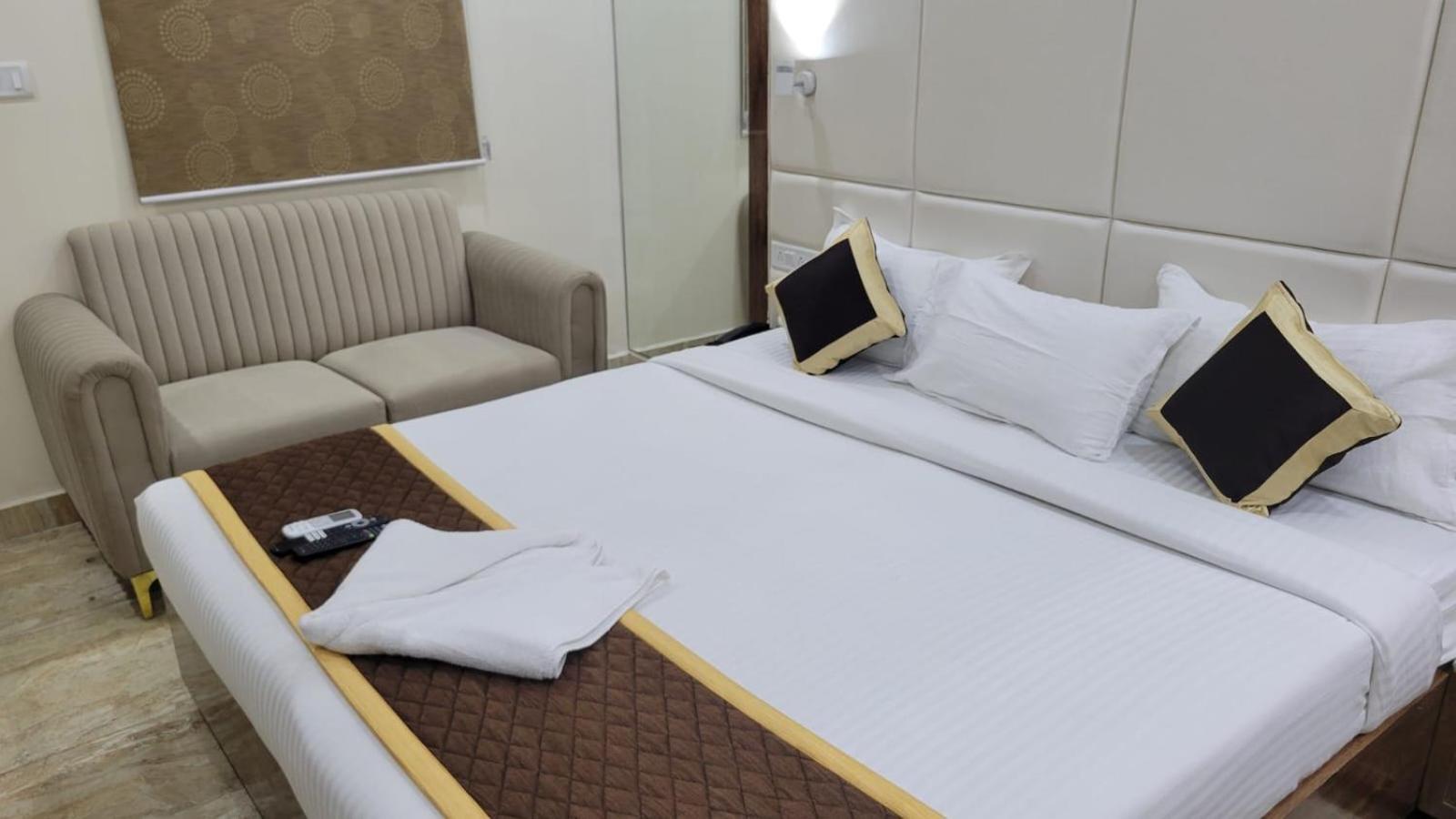 Отель Grace Residency Chennai Airport Экстерьер фото