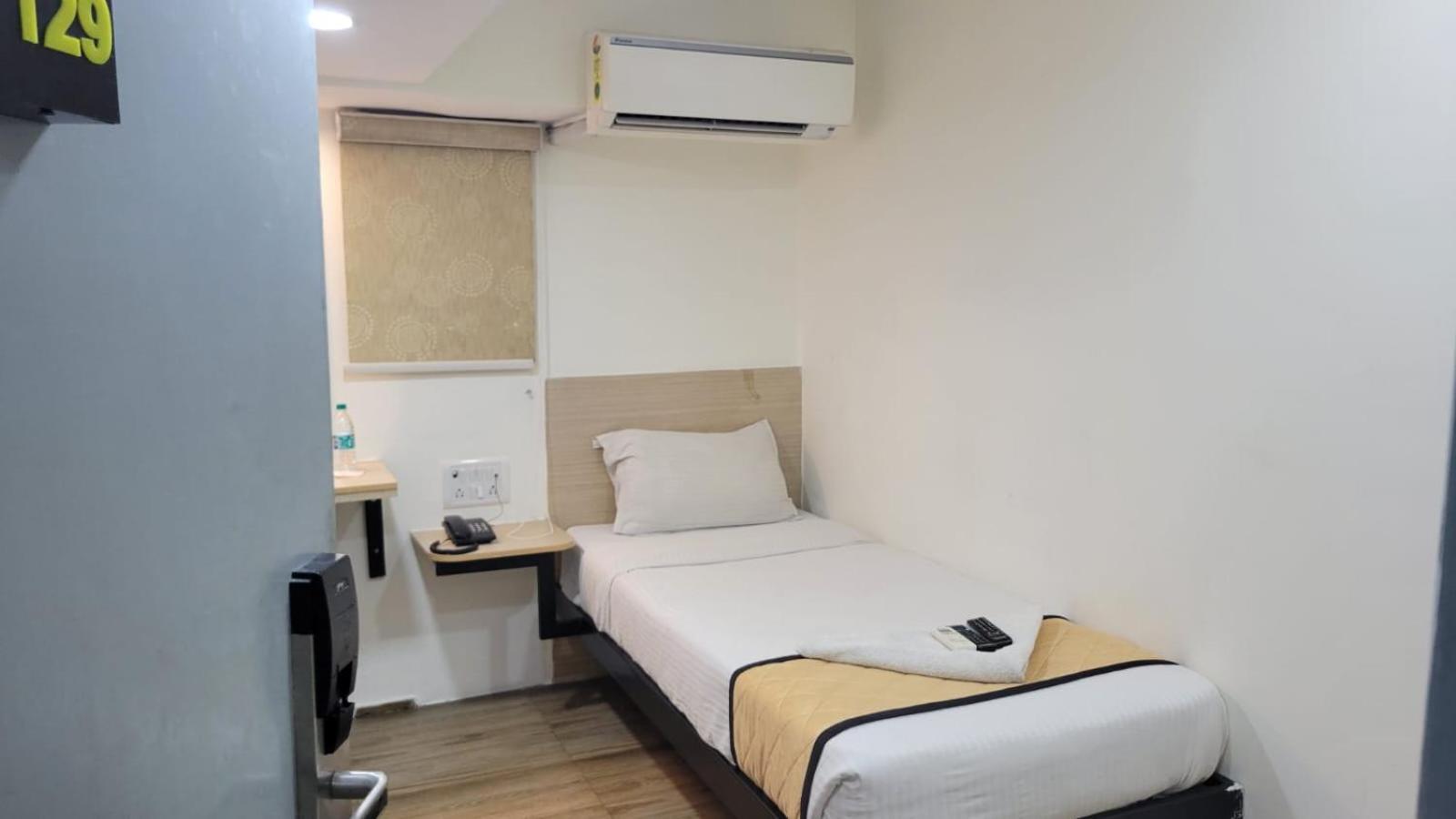 Отель Grace Residency Chennai Airport Экстерьер фото