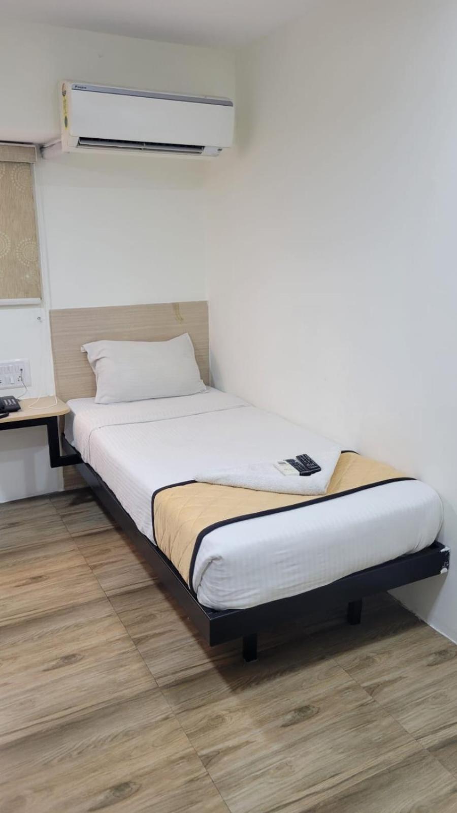 Отель Grace Residency Chennai Airport Экстерьер фото