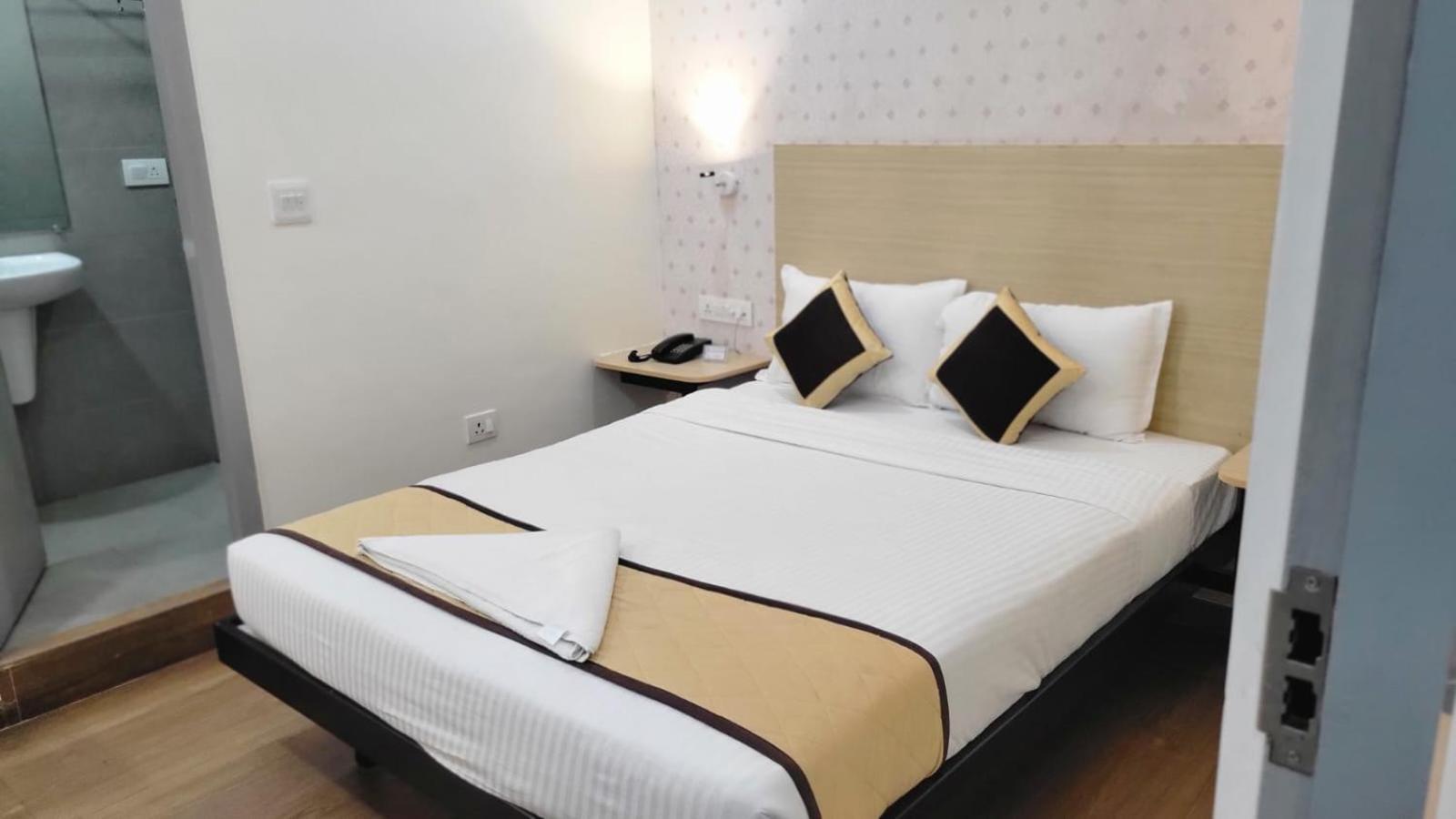 Отель Grace Residency Chennai Airport Экстерьер фото