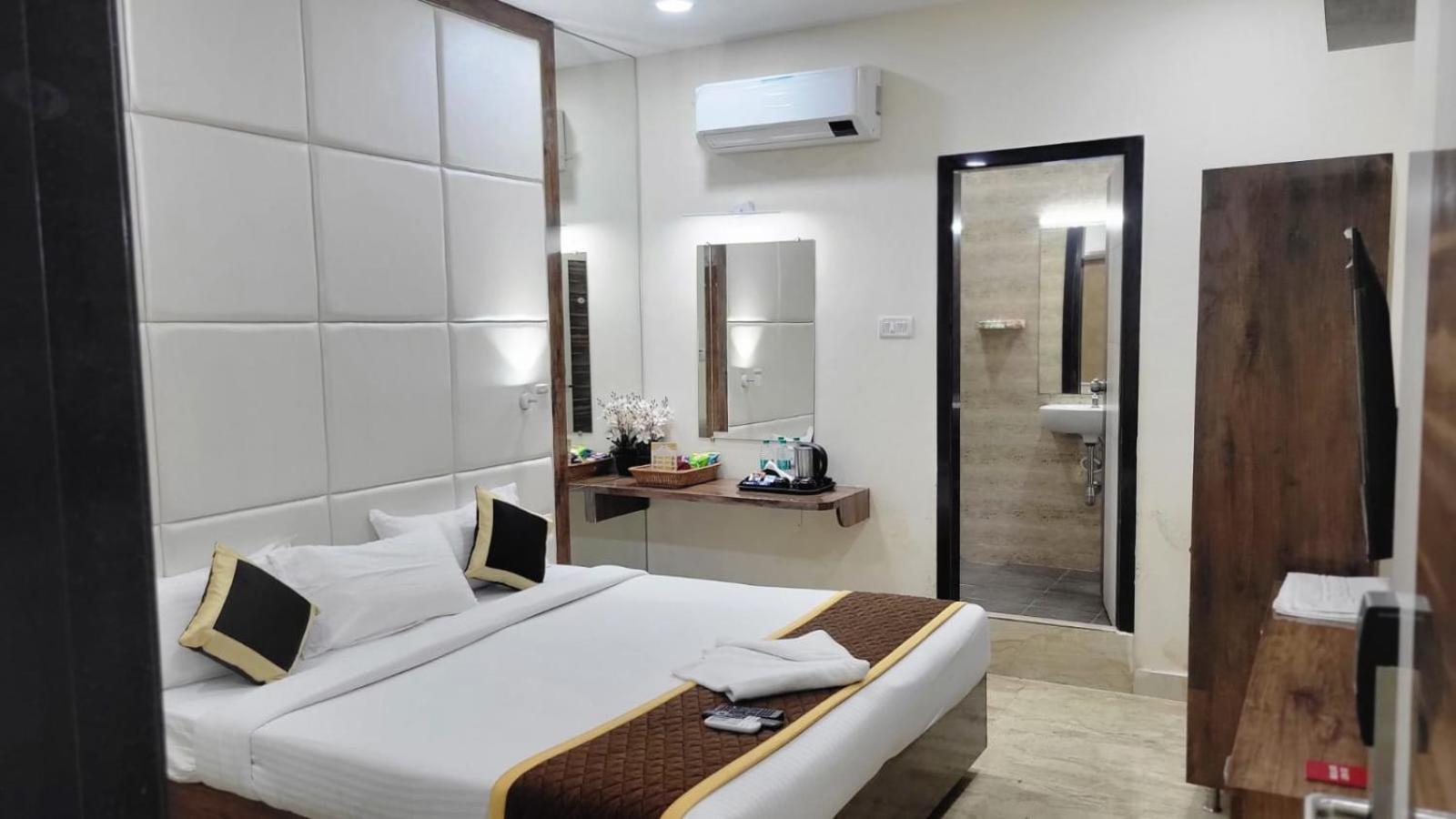 Отель Grace Residency Chennai Airport Экстерьер фото