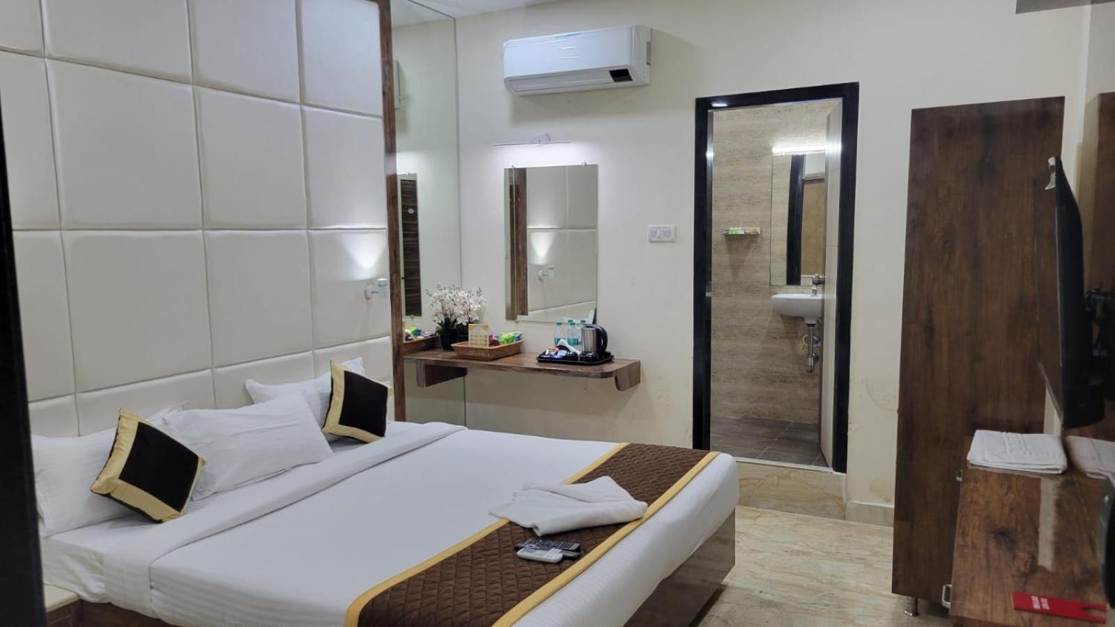 Отель Grace Residency Chennai Airport Экстерьер фото